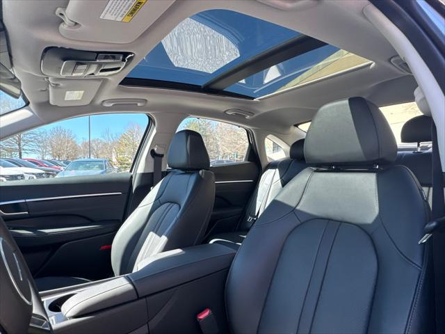 new 2025 Hyundai Sonata Hybrid car, priced at $37,203