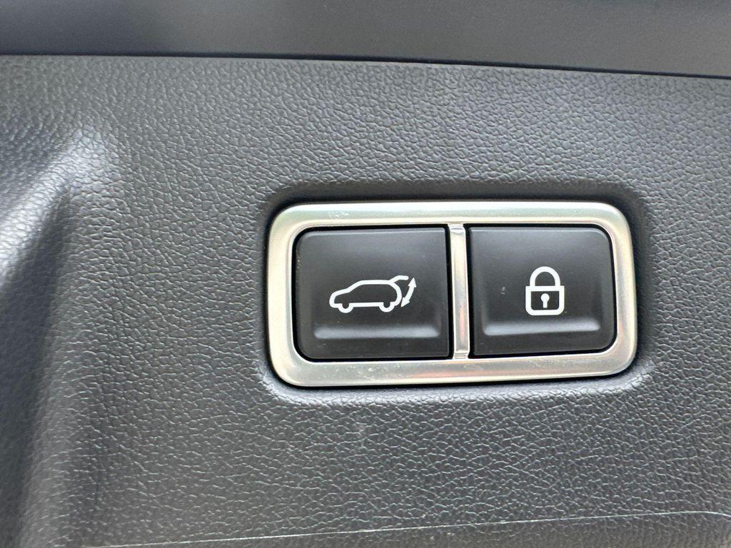 used 2023 Kia Sorento car, priced at $30,920