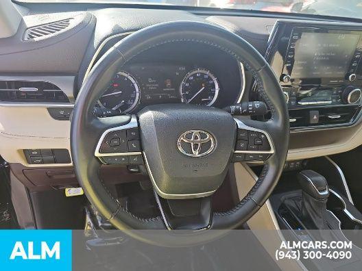 used 2022 Toyota Highlander car, priced at $30,420