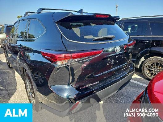 used 2022 Toyota Highlander car, priced at $30,420