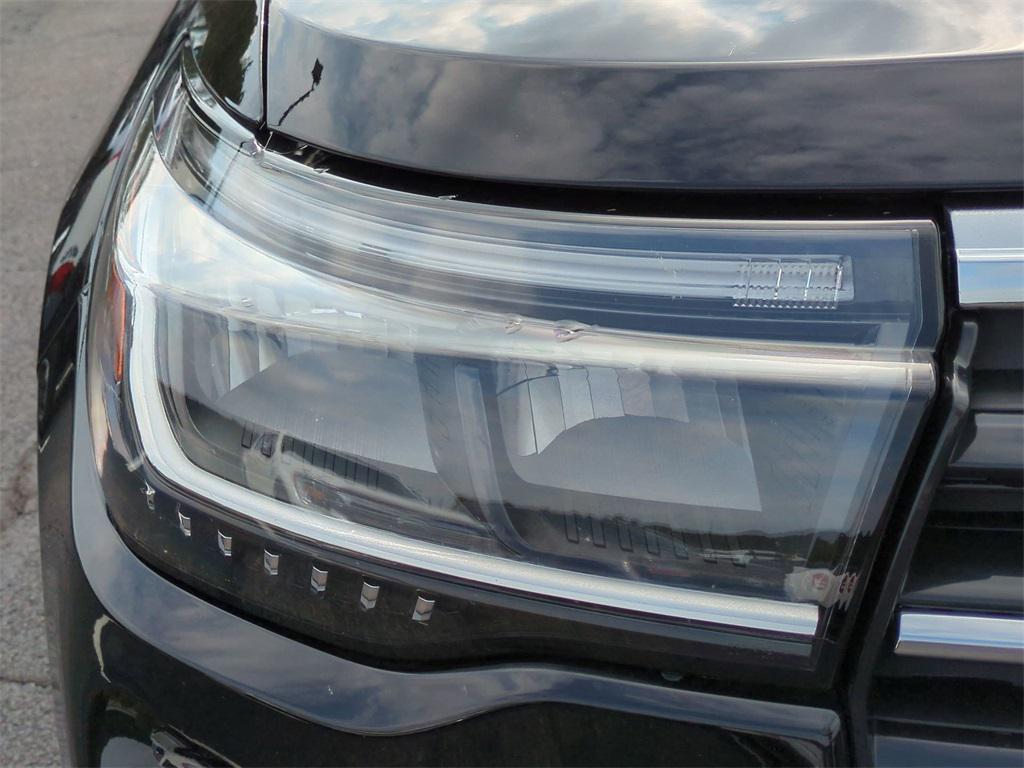 new 2025 Ford Explorer car, priced at $39,264