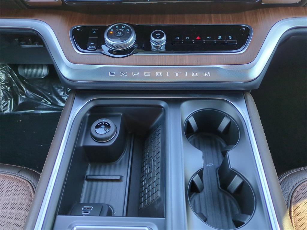 new 2025 Ford Expedition car, priced at $81,744