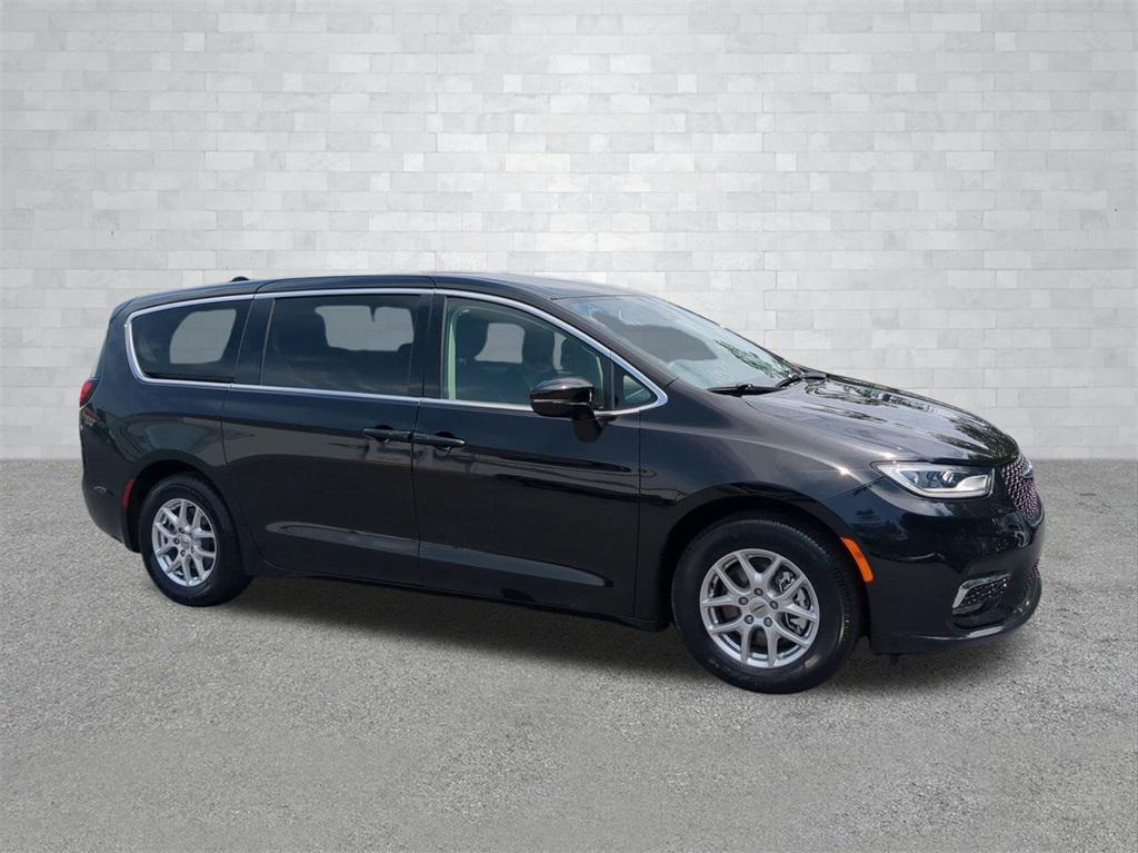 used 2024 Chrysler Pacifica car, priced at $26,919