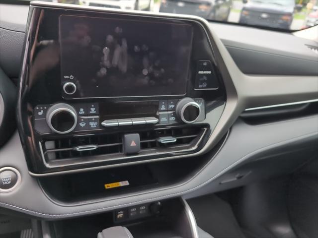 used 2024 Toyota Highlander car, priced at $43,004