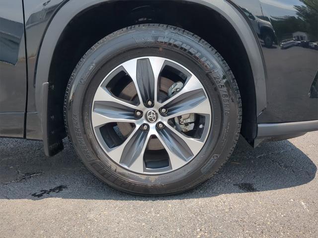 used 2024 Toyota Highlander car, priced at $43,940