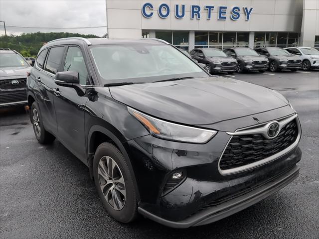 used 2024 Toyota Highlander car, priced at $43,004