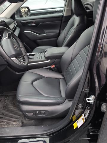 used 2024 Toyota Highlander car, priced at $43,004
