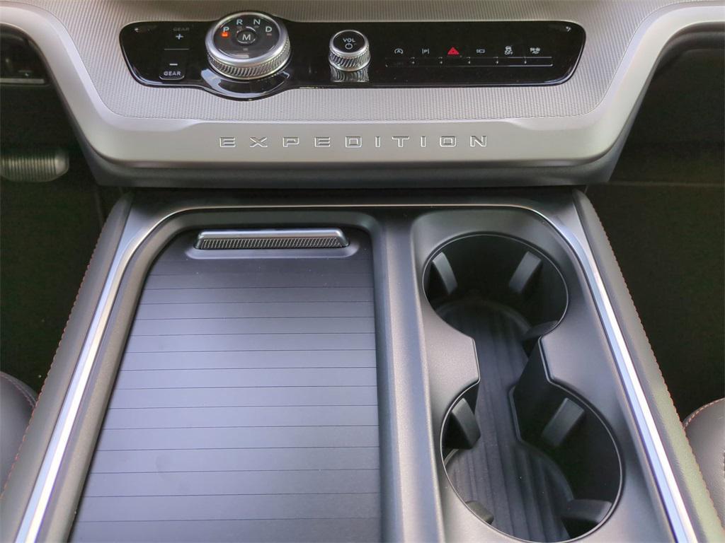 new 2025 Ford Expedition Max car, priced at $68,334