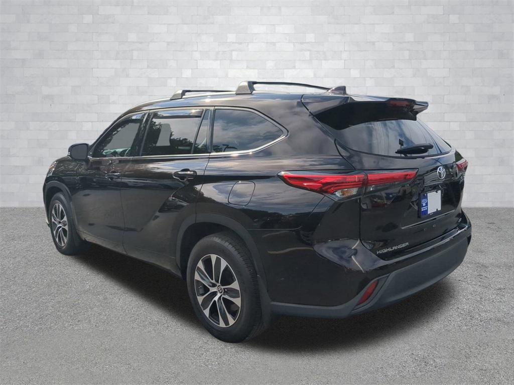 used 2022 Toyota Highlander car, priced at $37,555