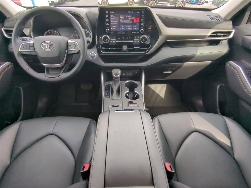used 2022 Toyota Highlander car, priced at $37,555