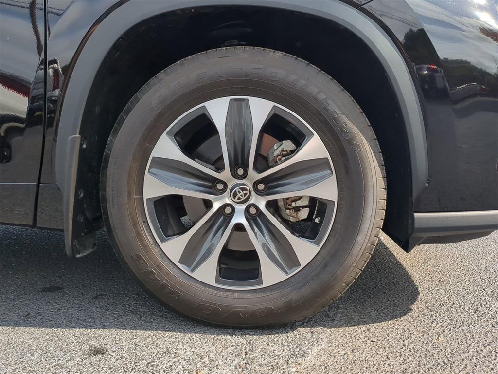 used 2022 Toyota Highlander car, priced at $37,555
