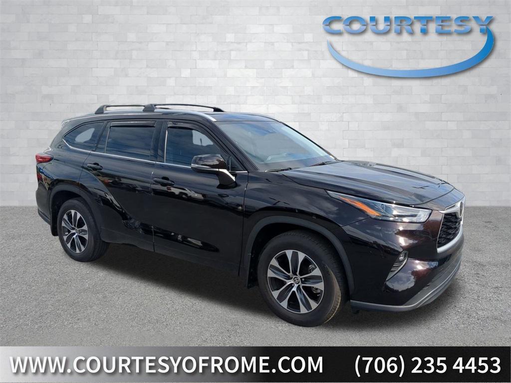 used 2022 Toyota Highlander car, priced at $37,555