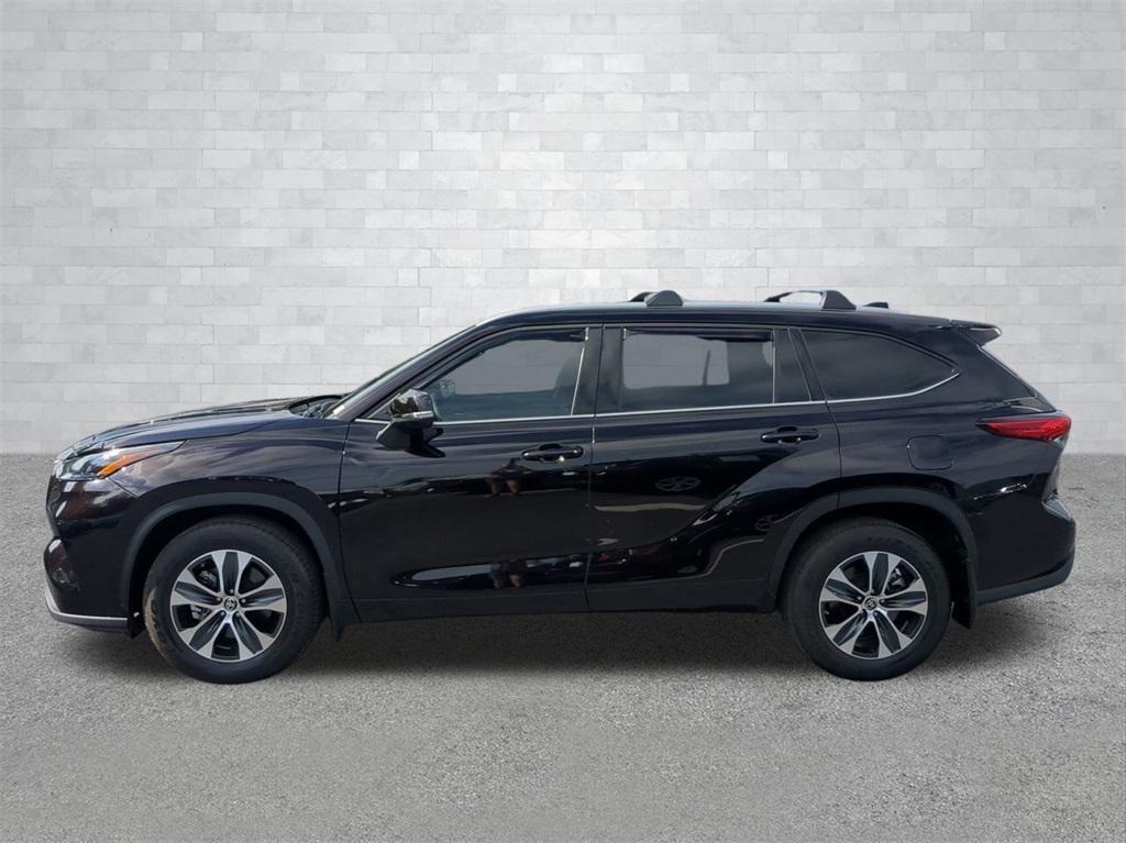 used 2022 Toyota Highlander car, priced at $37,555