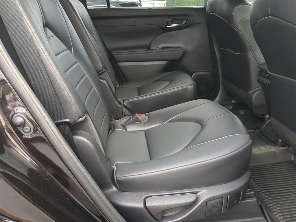 used 2022 Toyota Highlander car, priced at $37,555