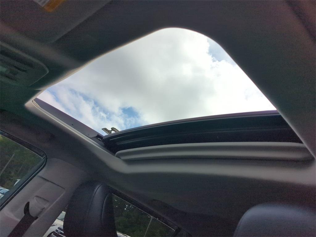 used 2022 Toyota Highlander car, priced at $37,555
