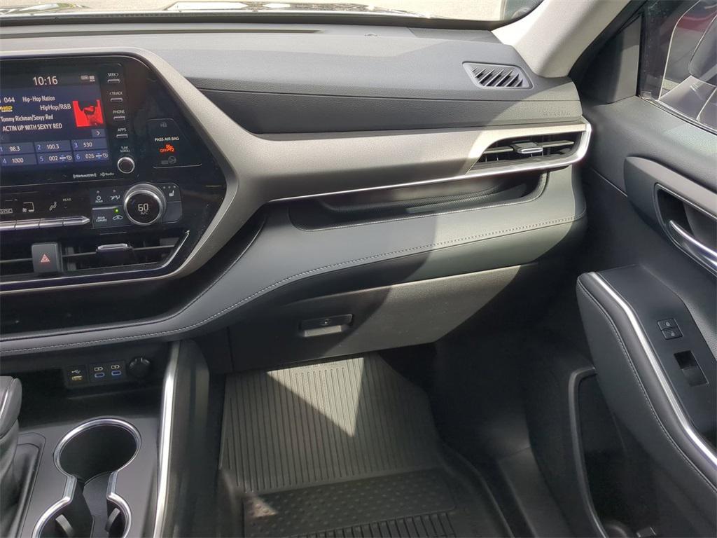 used 2022 Toyota Highlander car, priced at $37,555