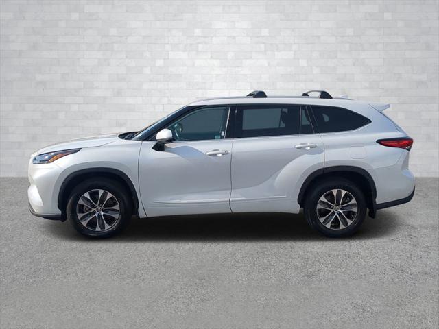 used 2022 Toyota Highlander car, priced at $35,641