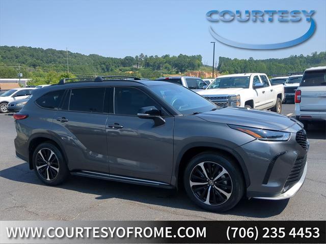 used 2022 Toyota Highlander car, priced at $38,906
