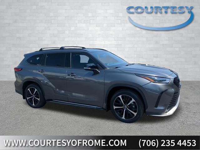 used 2022 Toyota Highlander car, priced at $36,987