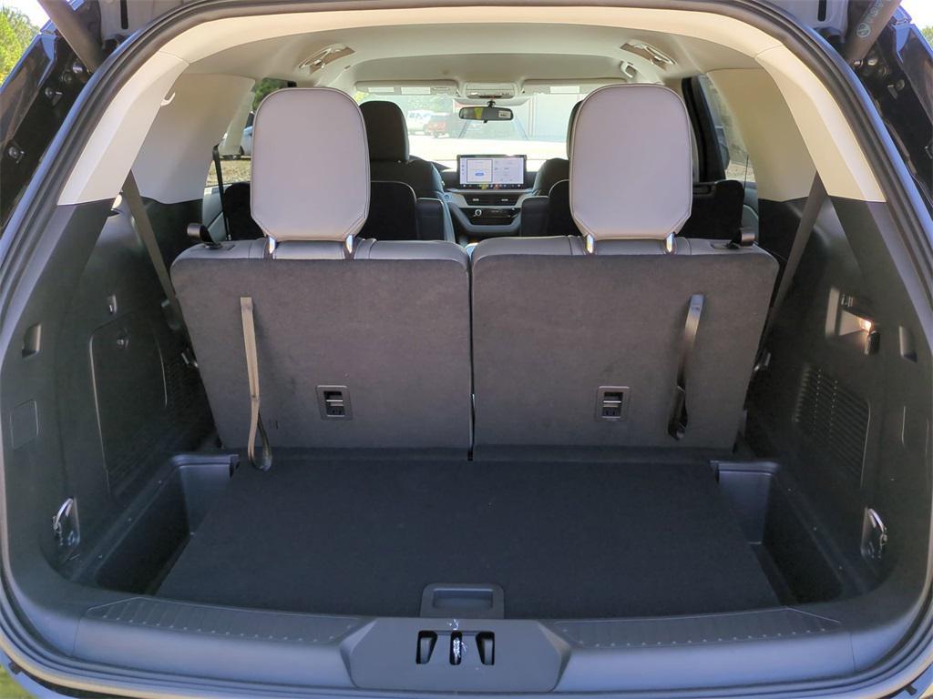 new 2025 Ford Explorer car, priced at $39,264