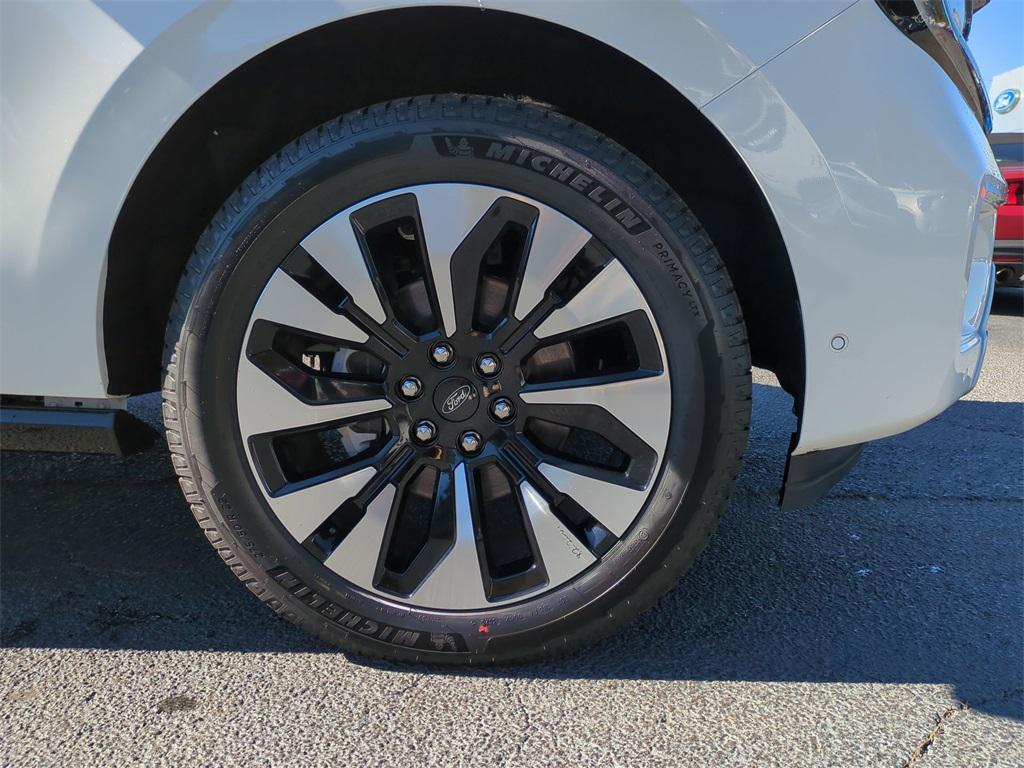 new 2025 Ford Expedition car, priced at $83,739