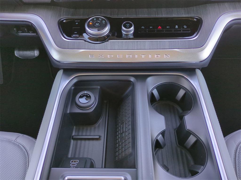 new 2025 Ford Expedition car, priced at $83,739