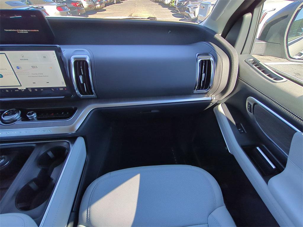 new 2025 Ford Expedition car, priced at $83,739