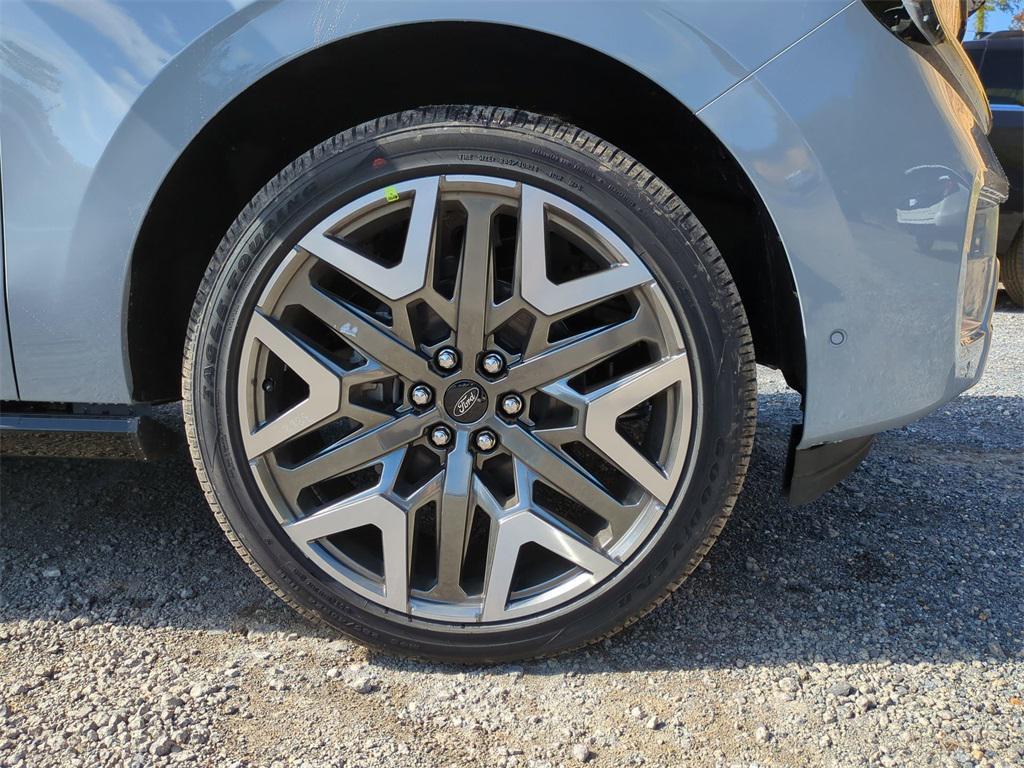 new 2025 Ford Expedition Max car, priced at $91,124