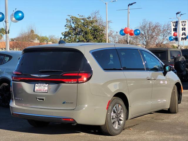 new 2025 Chrysler Pacifica Hybrid car, priced at $54,525