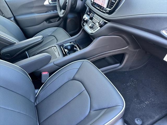 new 2025 Chrysler Pacifica Hybrid car, priced at $60,275