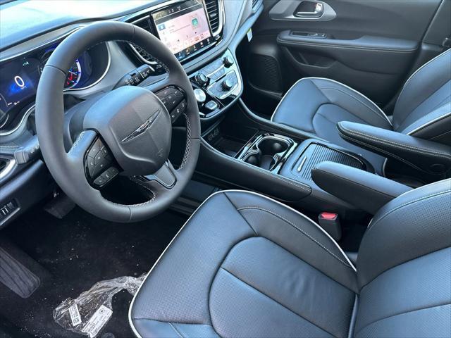 new 2025 Chrysler Pacifica Hybrid car, priced at $60,275