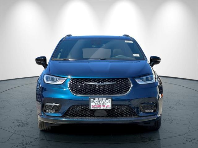 new 2025 Chrysler Pacifica Hybrid car, priced at $60,275