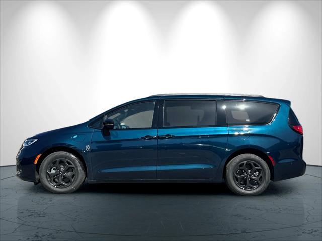 new 2025 Chrysler Pacifica Hybrid car, priced at $60,275