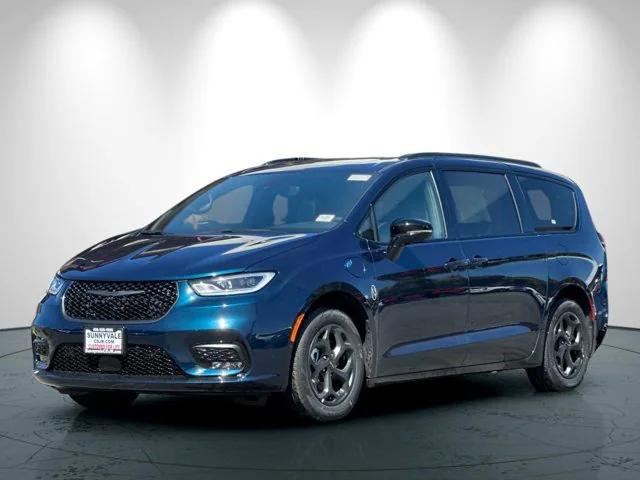 new 2025 Chrysler Pacifica Hybrid car, priced at $60,275