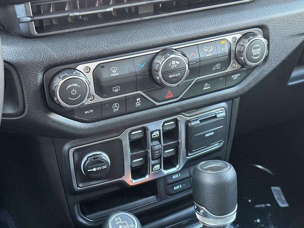 new 2025 Jeep Gladiator car, priced at $48,900