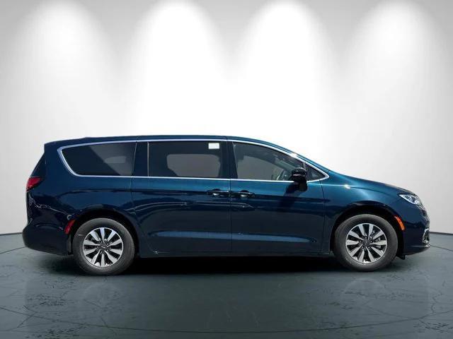 new 2025 Chrysler Pacifica Hybrid car, priced at $59,250