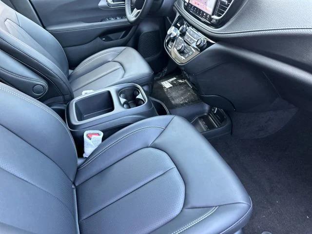new 2025 Chrysler Pacifica Hybrid car, priced at $59,250