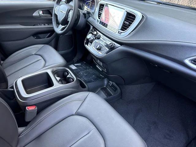 new 2025 Chrysler Pacifica Hybrid car, priced at $59,250