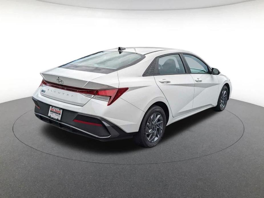 new 2024 Hyundai Elantra car, priced at $25,725