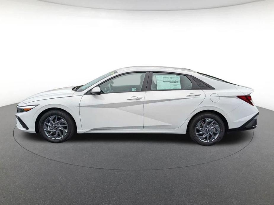 new 2024 Hyundai Elantra car, priced at $25,725