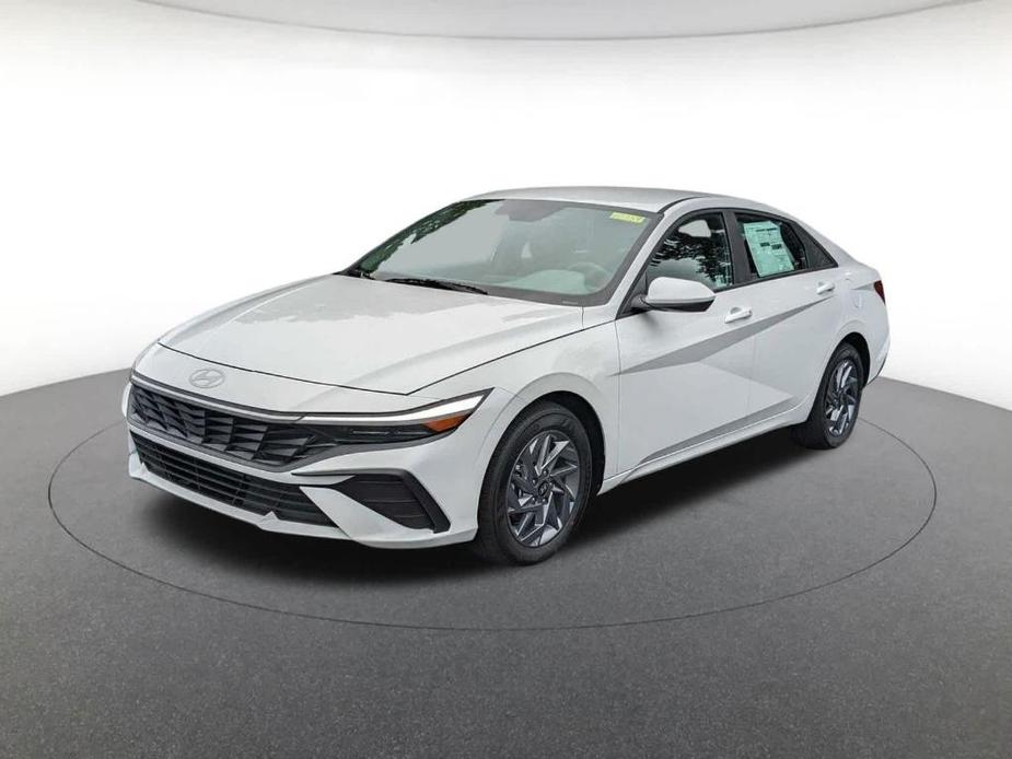 new 2024 Hyundai Elantra car, priced at $25,725