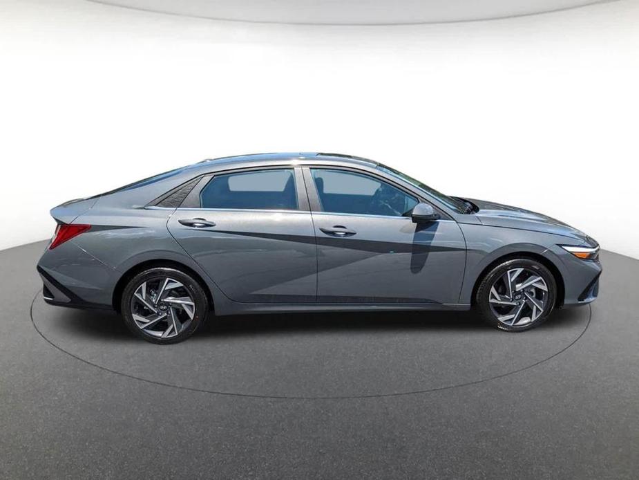 new 2024 Hyundai Elantra car, priced at $27,024