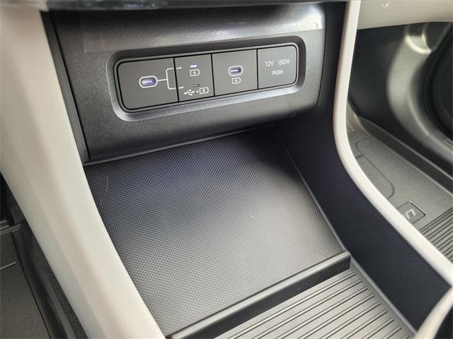 new 2025 Hyundai TUCSON Hybrid car, priced at $39,060