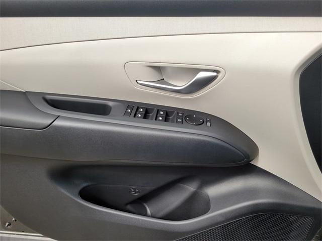 new 2025 Hyundai TUCSON Hybrid car, priced at $39,060