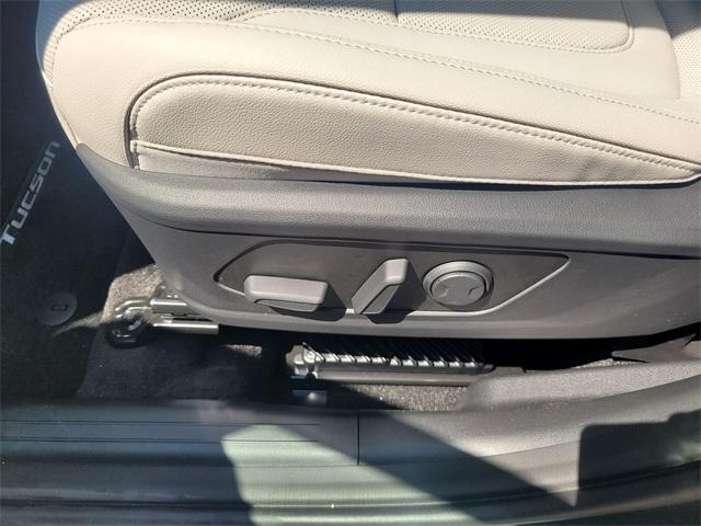 new 2025 Hyundai TUCSON Hybrid car, priced at $41,005
