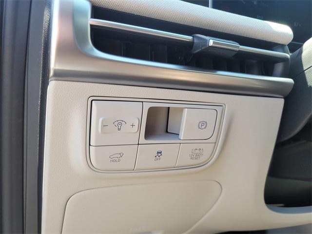 new 2025 Hyundai TUCSON Hybrid car, priced at $41,005
