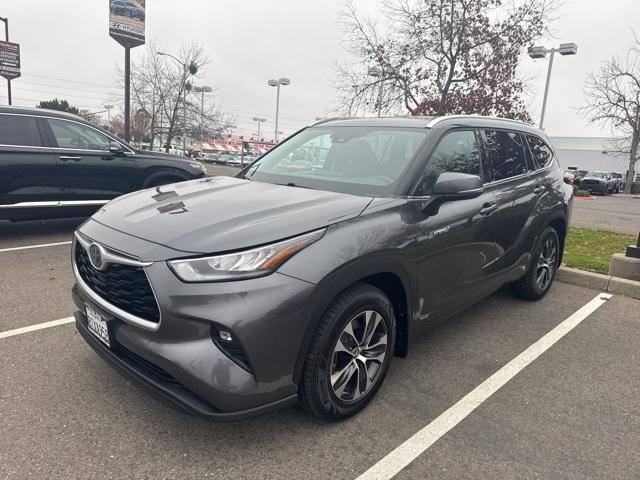 used 2020 Toyota Highlander Hybrid car, priced at $31,500