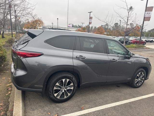 used 2020 Toyota Highlander Hybrid car, priced at $31,500