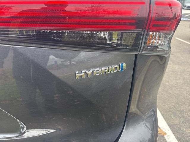 used 2020 Toyota Highlander Hybrid car, priced at $31,500