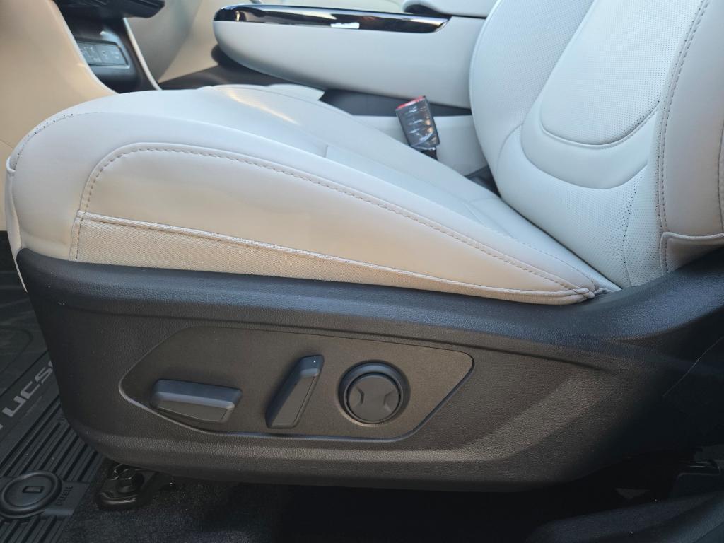 new 2025 Hyundai TUCSON Hybrid car, priced at $35,795